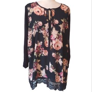 DanielRainn floral and black tunic blouse. 1X
